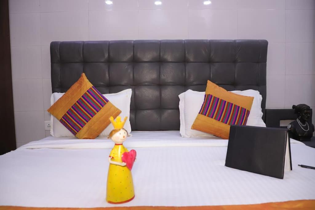 Appartement Divine India Service 1bhk,l-36b,saket *