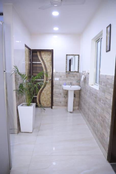 Appartement Divine India Service 1bhk,l-36b,saket